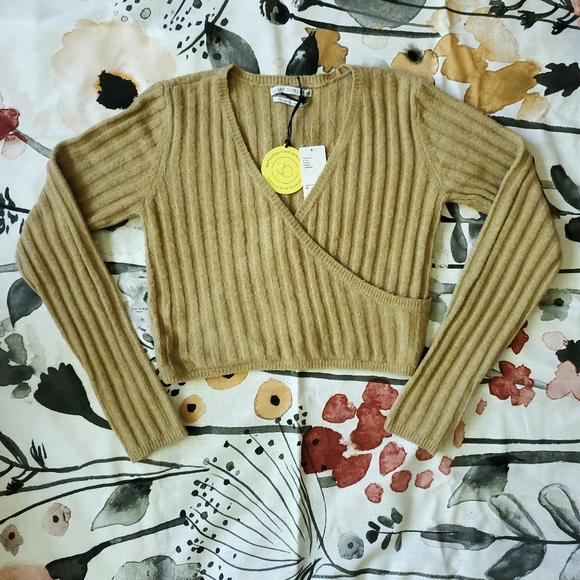 UO cropped sweater - Picture 3 of 5